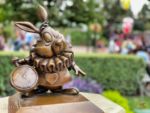 disneyland hub white rabbit-micechat