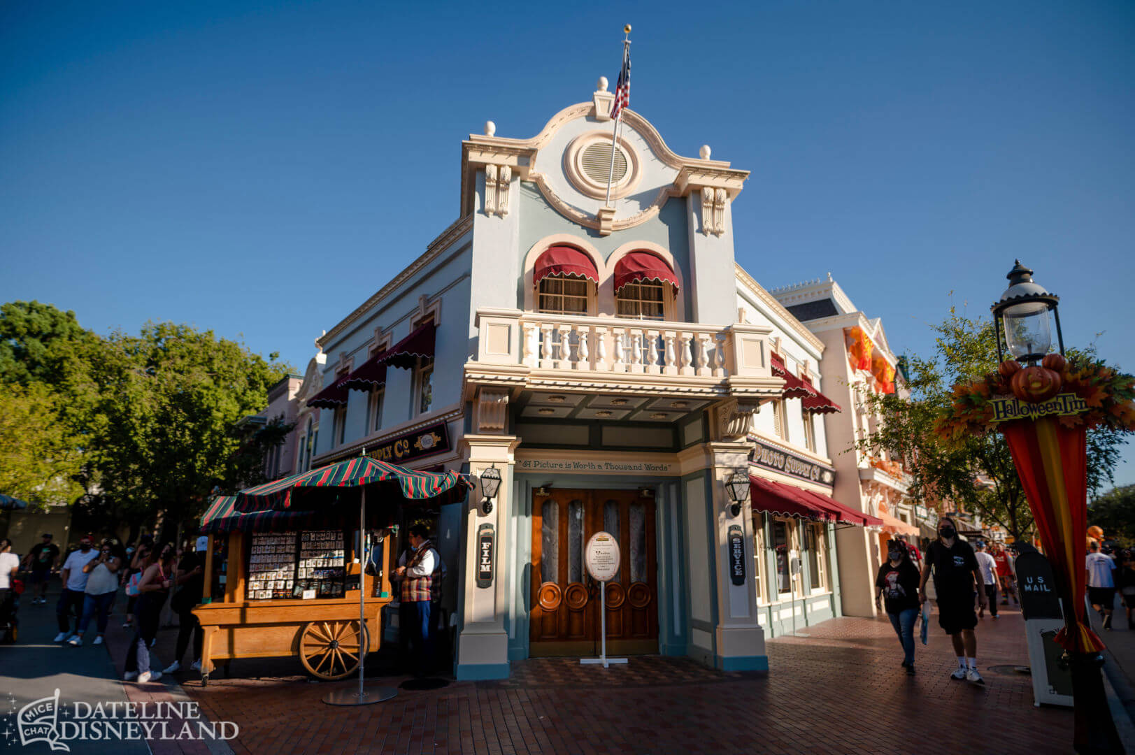 , Dateline Disneyland: Jessica Rabbit covers up as Lightning Lane moves in at Disneyland