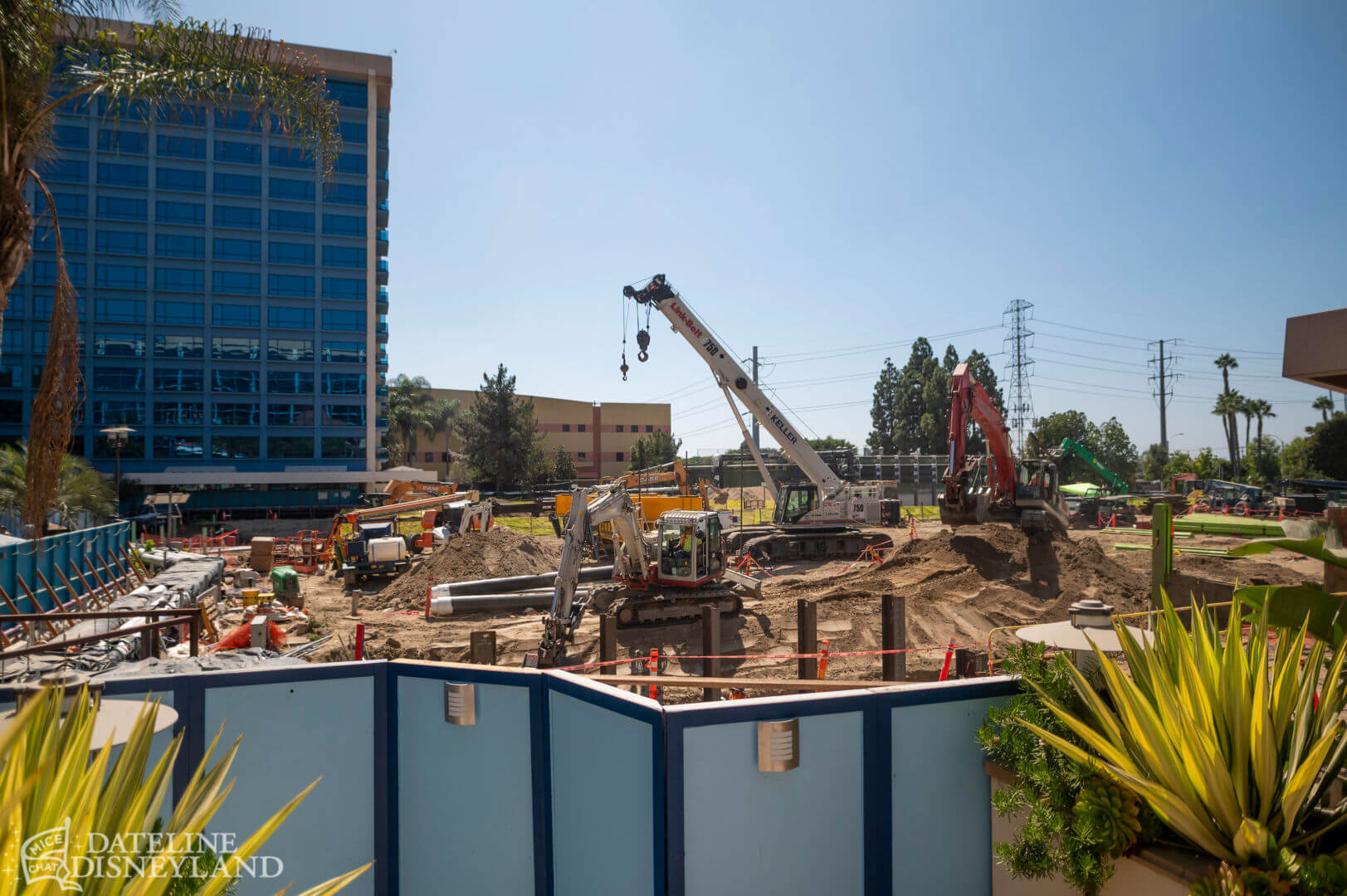 , Dateline Disneyland: Jessica Rabbit covers up as Lightning Lane moves in at Disneyland