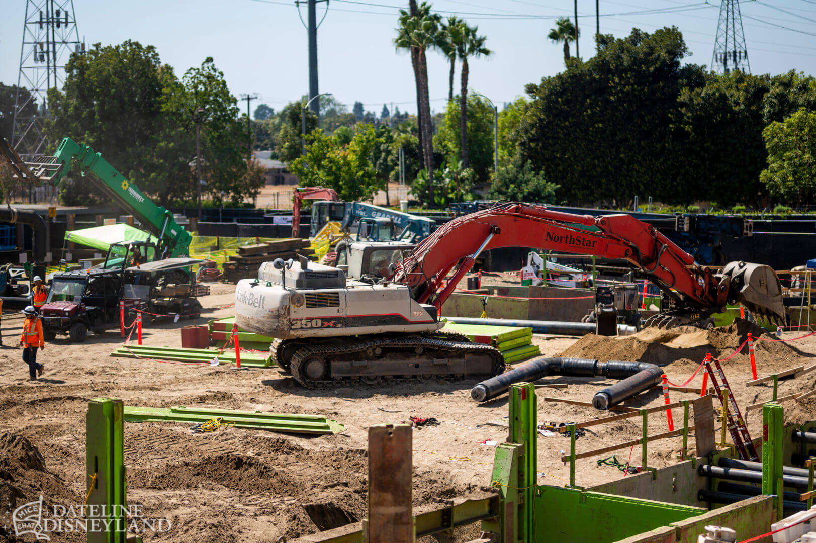 , Dateline Disneyland: Jessica Rabbit covers up as Lightning Lane moves in at Disneyland