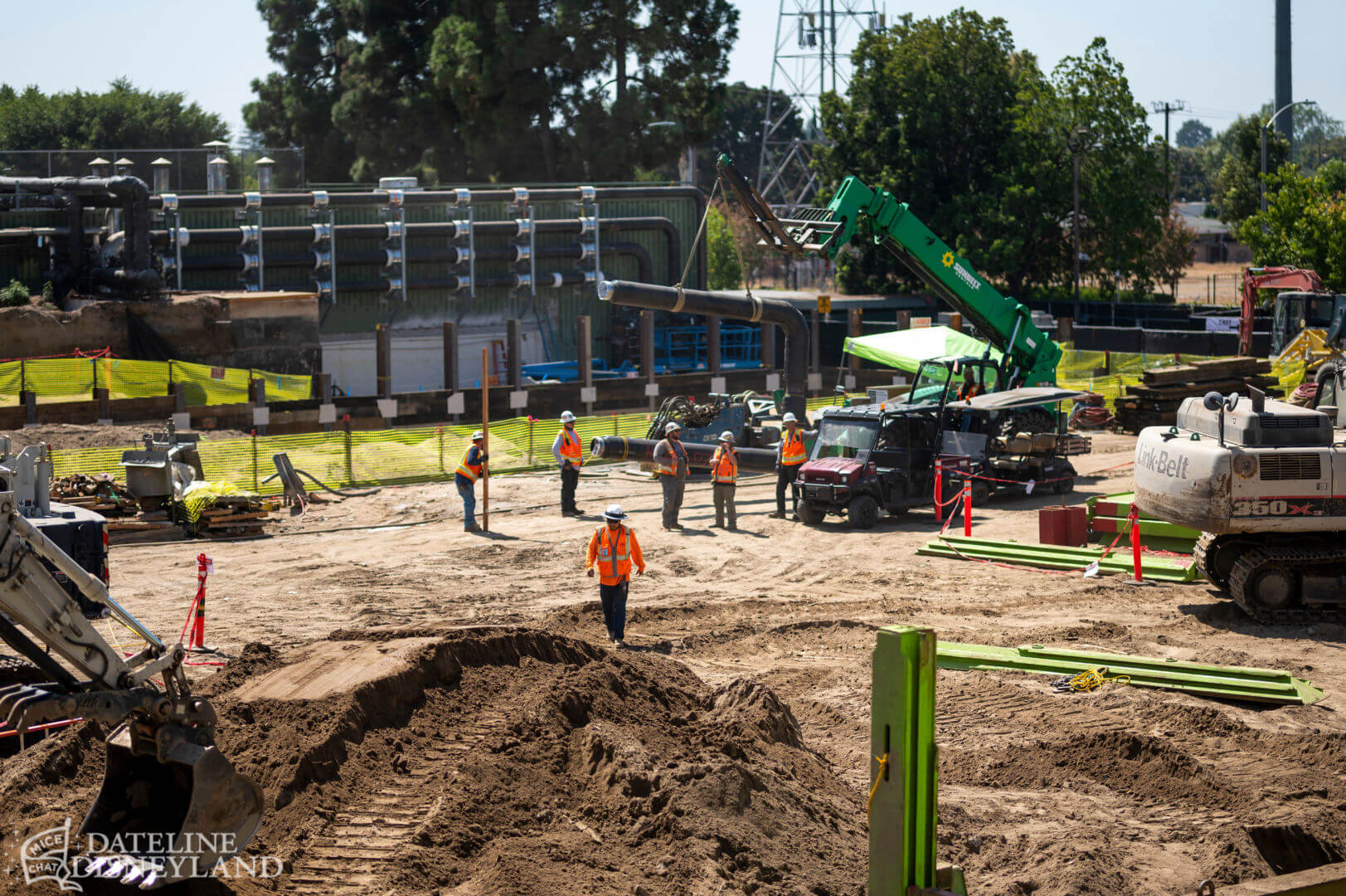 , Dateline Disneyland: Jessica Rabbit covers up as Lightning Lane moves in at Disneyland