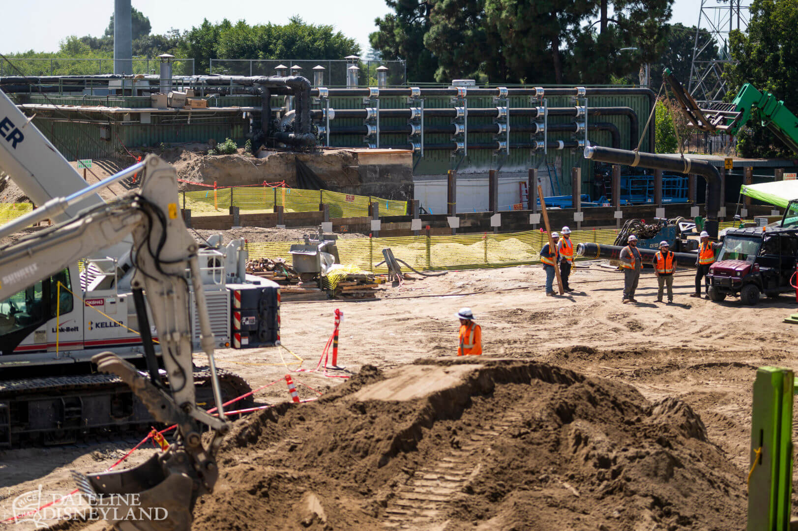 , Dateline Disneyland: Jessica Rabbit covers up as Lightning Lane moves in at Disneyland