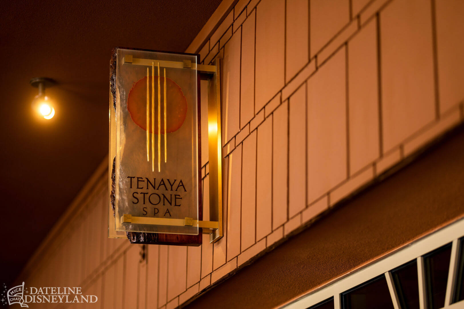 , Dateline Disneyland: Jessica Rabbit covers up as Lightning Lane moves in at Disneyland