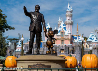 Disneyland Update: Spooky Time Ends & Christmas Moves In!