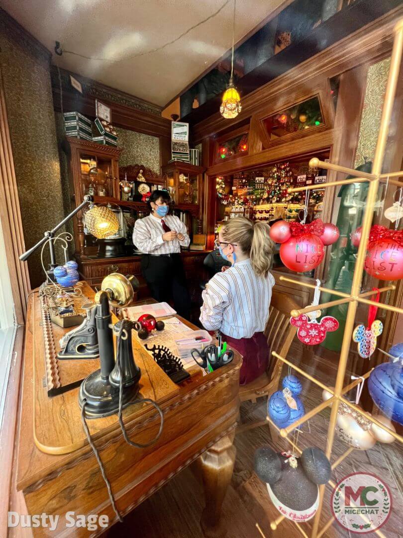 Plaza Point Holiday Shoppe, FIRST LOOK: Plaza Point Holiday Shoppe NOW OPEN at Disneyland