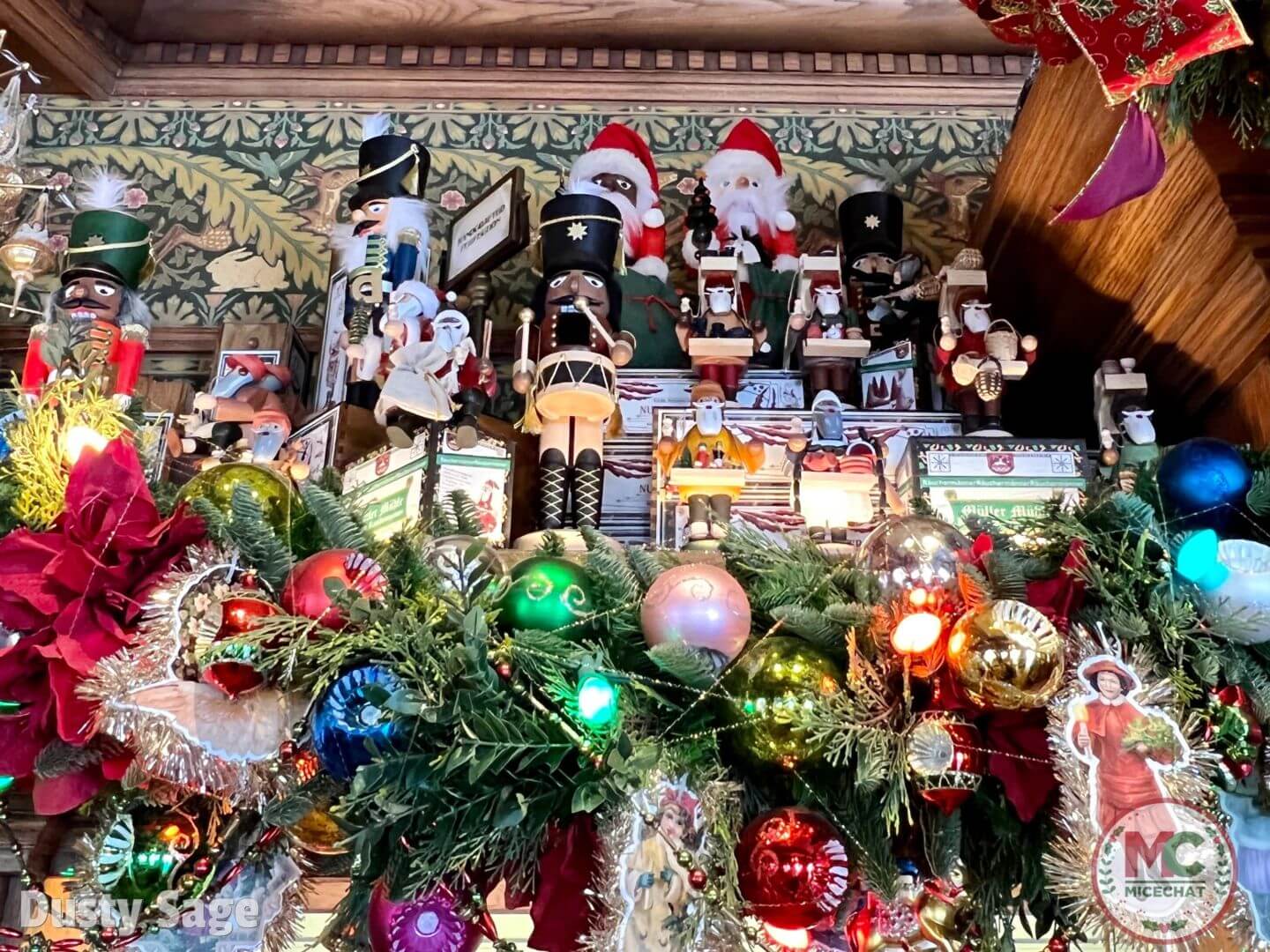 Plaza Point Holiday Shoppe, FIRST LOOK: Plaza Point Holiday Shoppe NOW OPEN at Disneyland