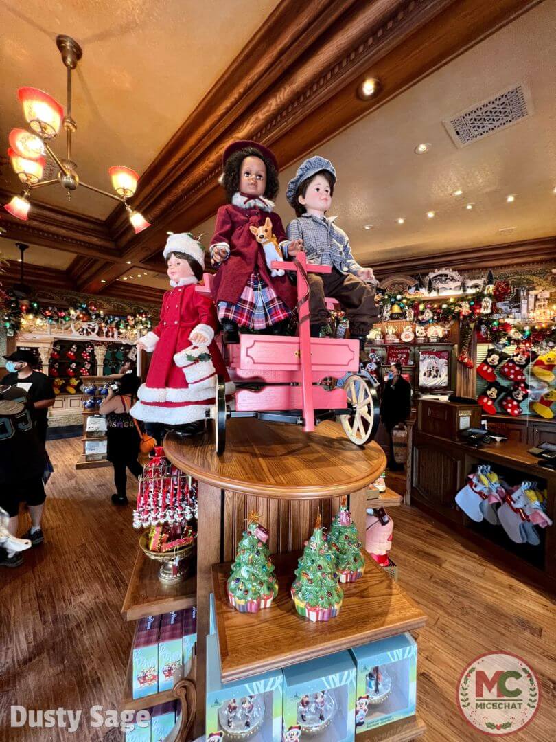 Plaza Point Holiday Shoppe, FIRST LOOK: Plaza Point Holiday Shoppe NOW OPEN at Disneyland