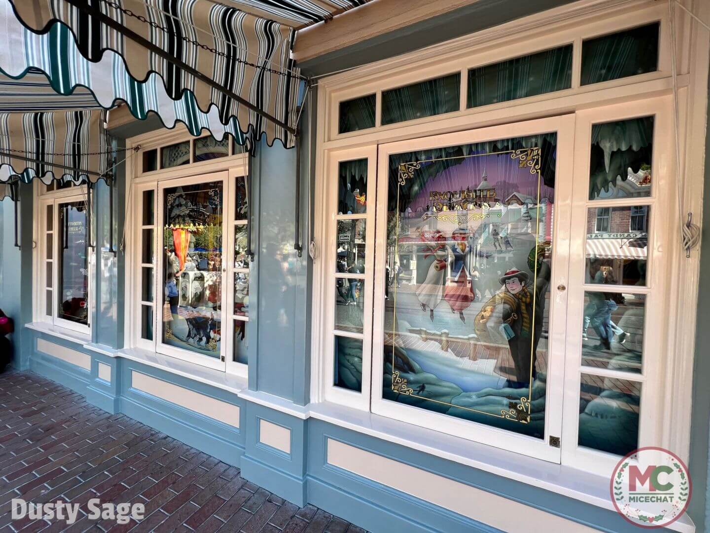 Plaza Point Holiday Shoppe, FIRST LOOK: Plaza Point Holiday Shoppe NOW OPEN at Disneyland