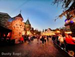 Disneyland Fantasyland Crowds Night Snow White Peter Pan 1-micechat