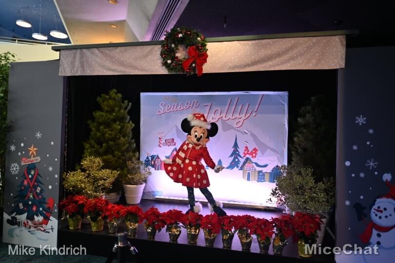 , The Christmas Hype Begins – 2021 Disneyland Holiday Merchandise Preview