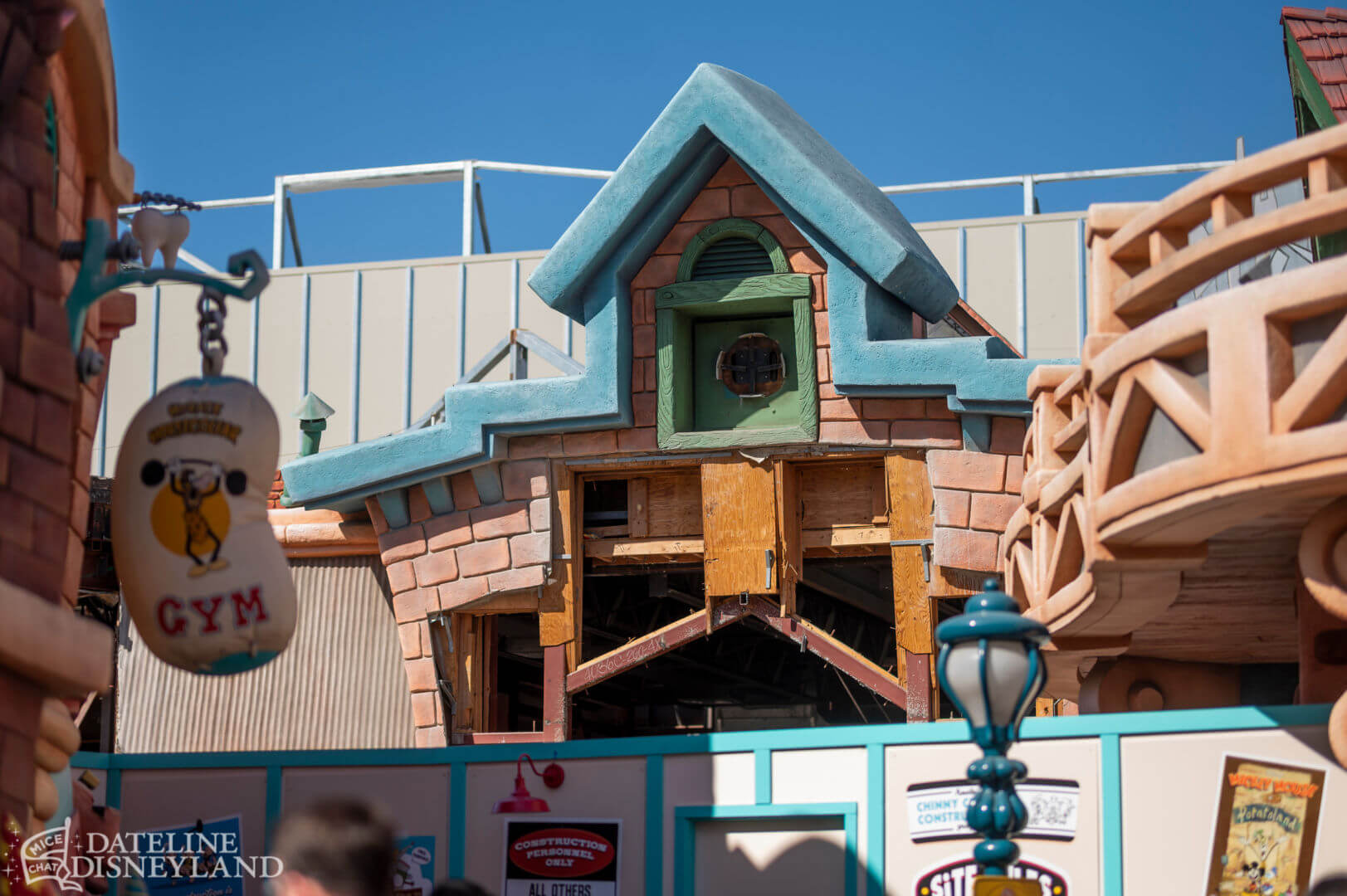 , Dateline Disneyland: Monorails Glide, Trams Stay Parked, Magic Keys Fail to Unlock