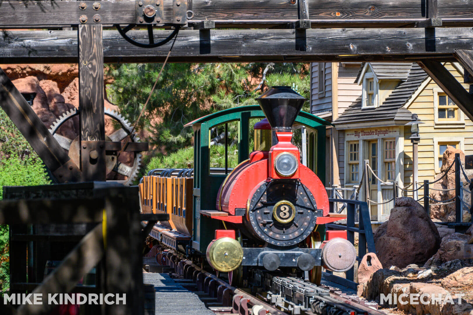 , Disneyland Update: Happy Hauntings and Magic Keys Clogged