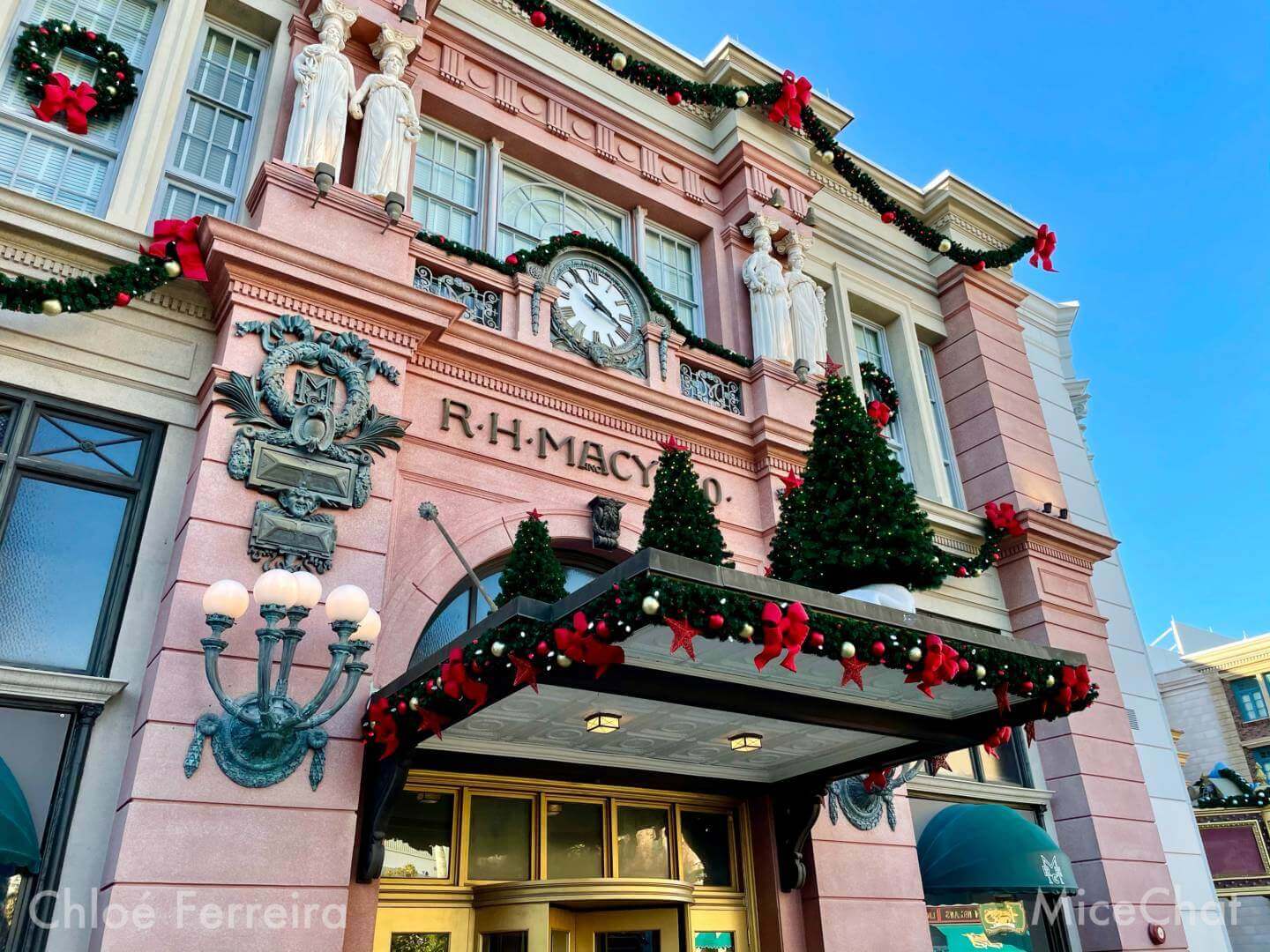 , Christmas is Coming to Universal Orlando Resort