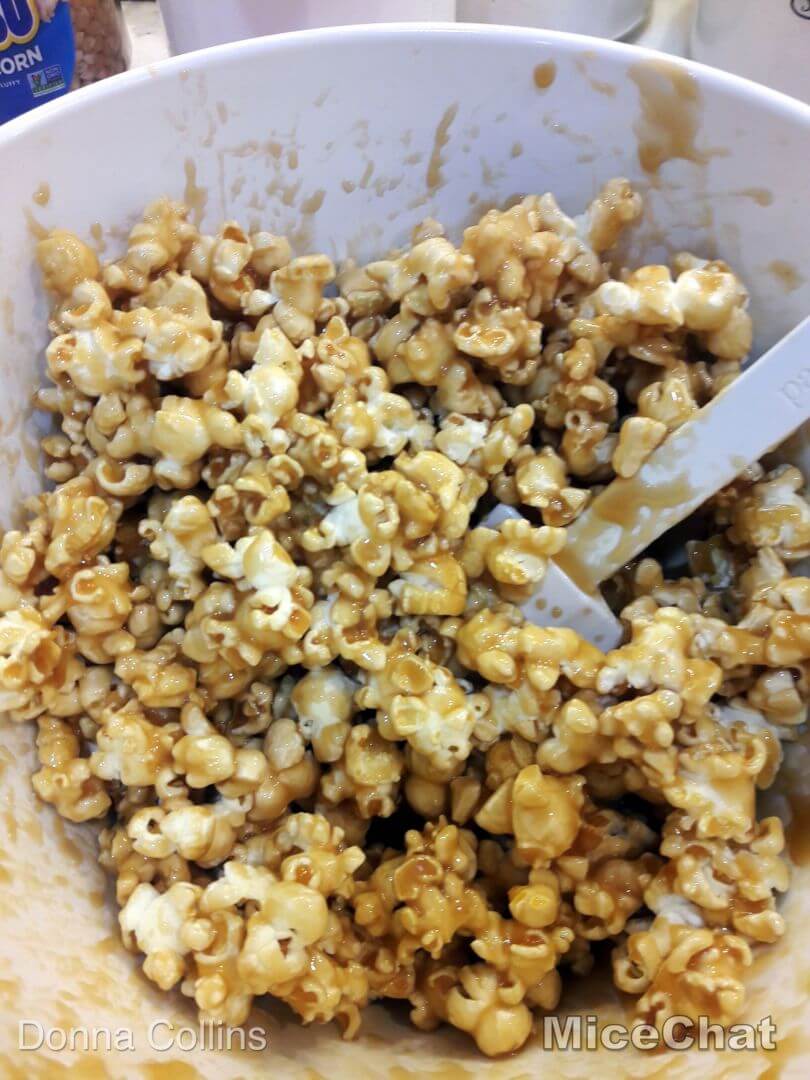 , Celebrate Oktoberfest with Copycat EPCOT Karamell K&uuml;che Caramel Corn