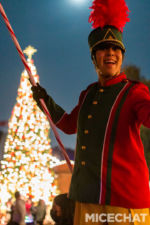 029_Knotts_Merry_Farm_Stilt Walker