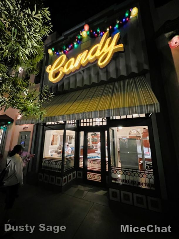 , Disneyland Update – Candy Canes, Candlelight & Holiday Surprise!