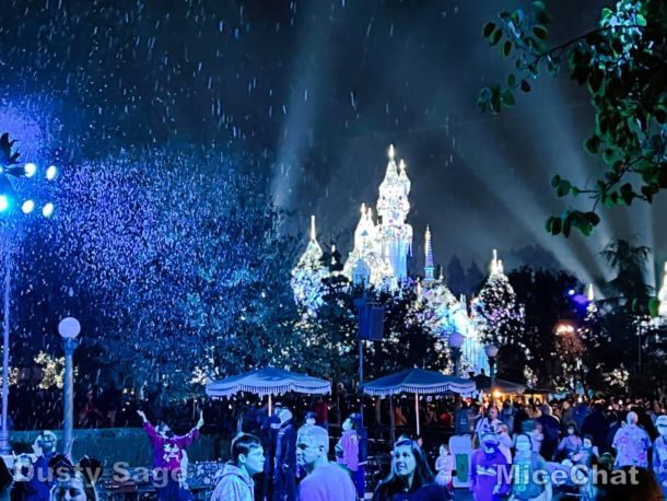 , Disneyland Update – Candy Canes, Candlelight & Holiday Surprise!