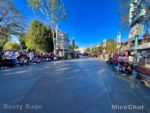 Disneyland Christmas Parade Route Crowds Small World-micechat