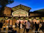 Disneyland Christmas Pioneer Mercantile Closeup-micechat
