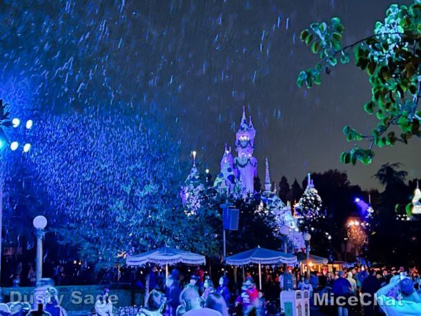 , Disneyland Update – Candy Canes, Candlelight & Holiday Surprise!