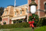 Disneyland Main Street Station holiday Christmas wreath DSC_8002-X5