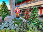 Downtown Disney Christmas garden red nutcracker-micechat
