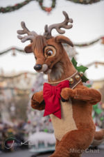 Disneyland Christmas Parade Reindeer-micechat