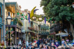 Disneyland-New Orleans Square-Christmas Decorations-Crowds-12-04-2021-1