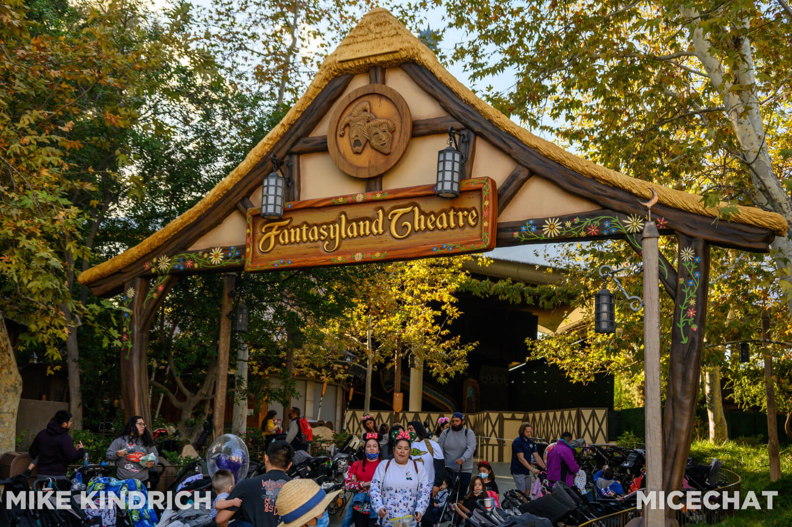 , Disneyland Update: Genie’s Dramatic Debut, Entertainment Excitement, and Holiday Hoopla