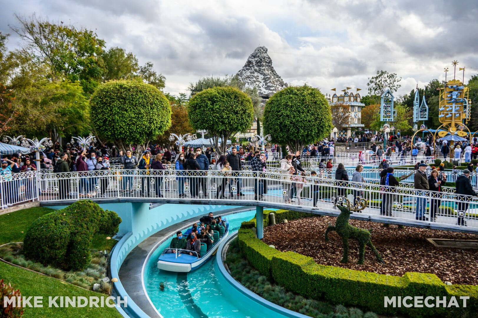 , Disneyland Update: Genie&#8217;s Dramatic Debut, Entertainment Excitement, and Holiday Hoopla