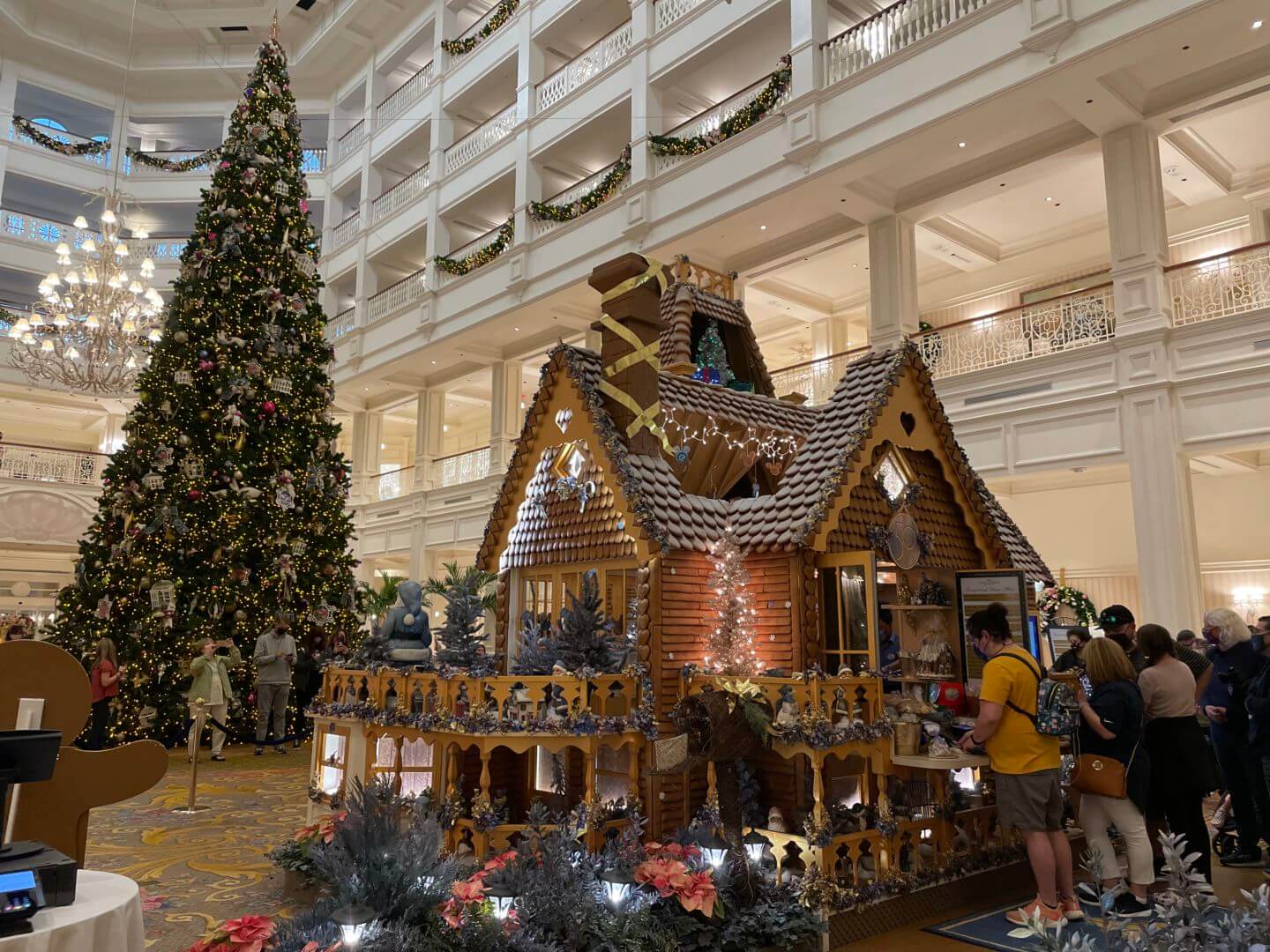 , Where to Find Christmas for FREE at Walt Disney World!