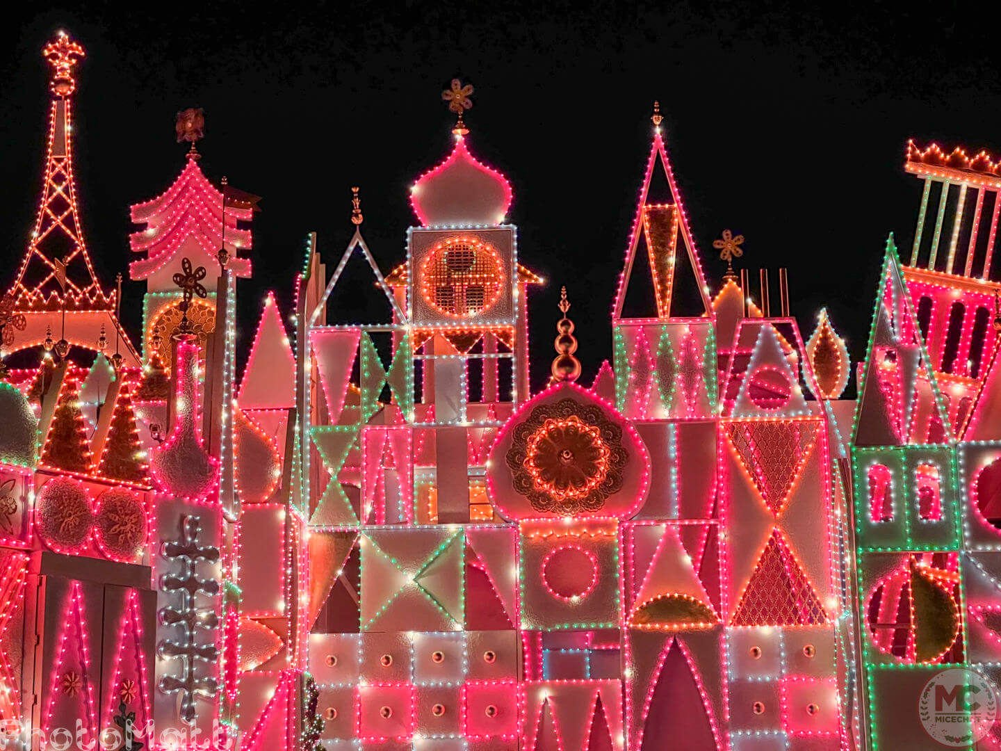 , Disneyland Update: Magic Key Lawsuit, Zany Maynard Fun, and Ho Ho Ho