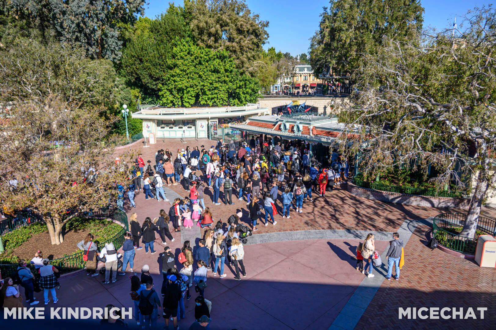 , Disneyland Update: Magic Key Lawsuit, Zany Maynard Fun, and Ho Ho Ho