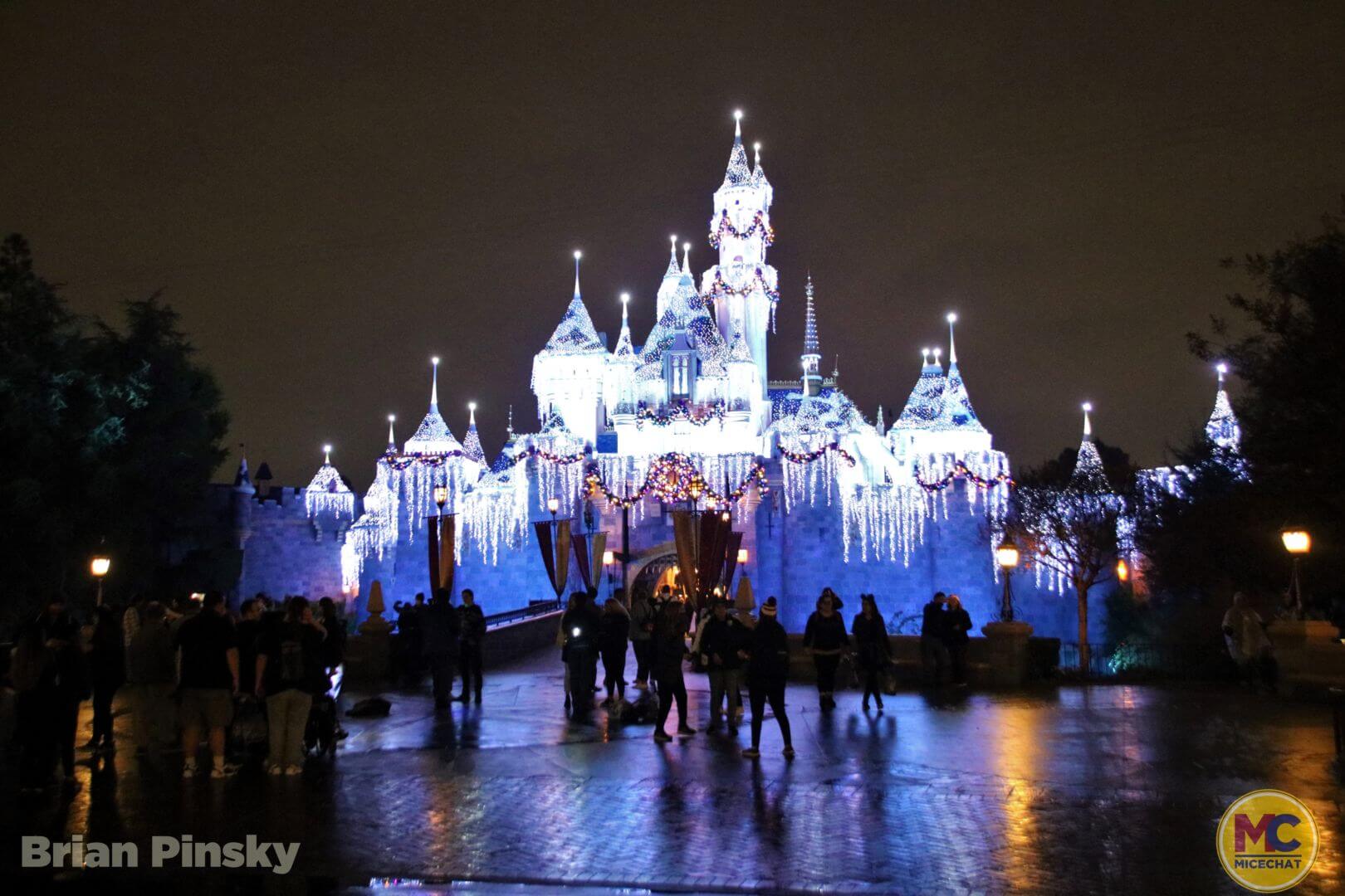 , Disneyland Update: Magic Key Lawsuit, Zany Maynard Fun, and Ho Ho Ho