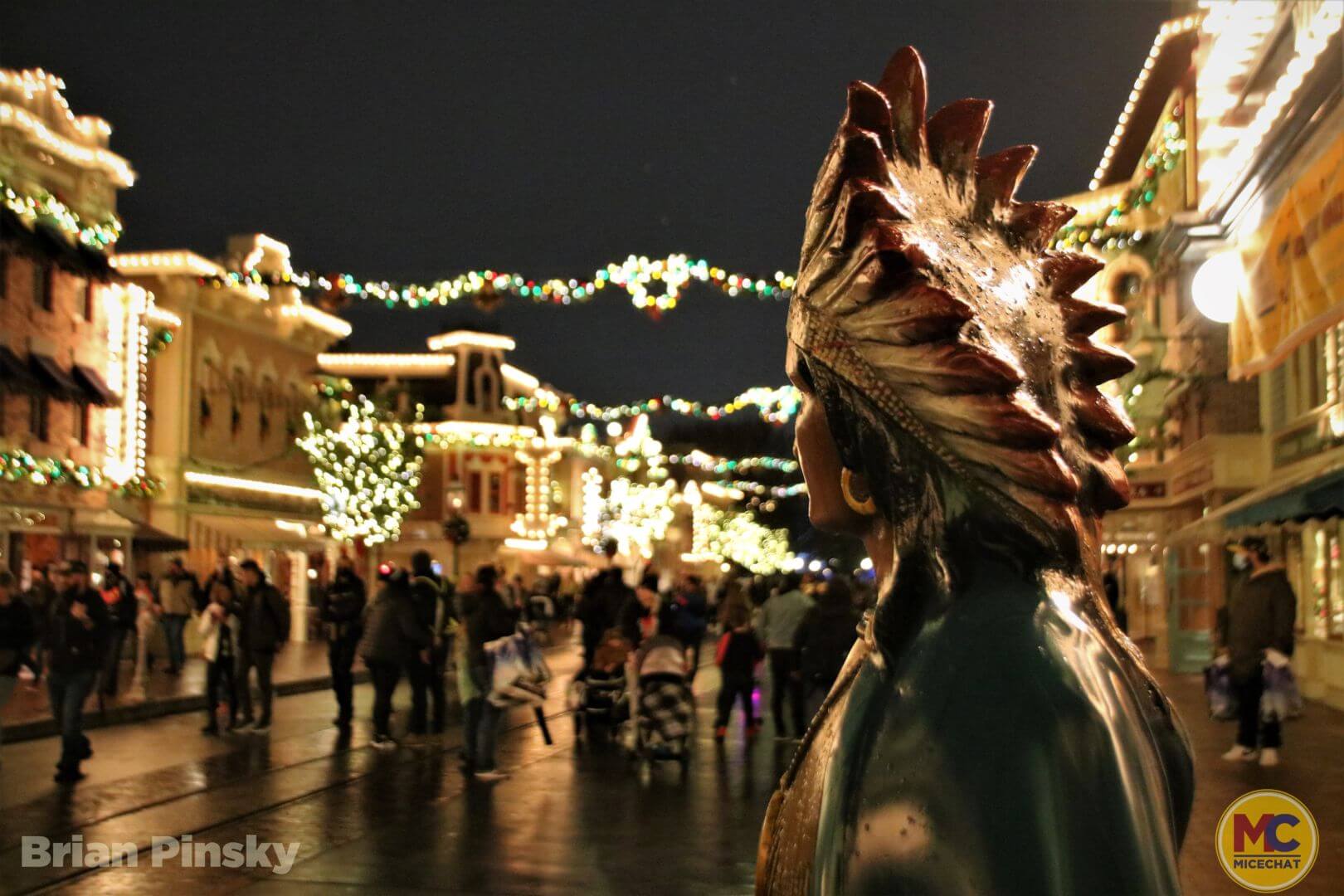 , Disneyland Update: Magic Key Lawsuit, Zany Maynard Fun, and Ho Ho Ho