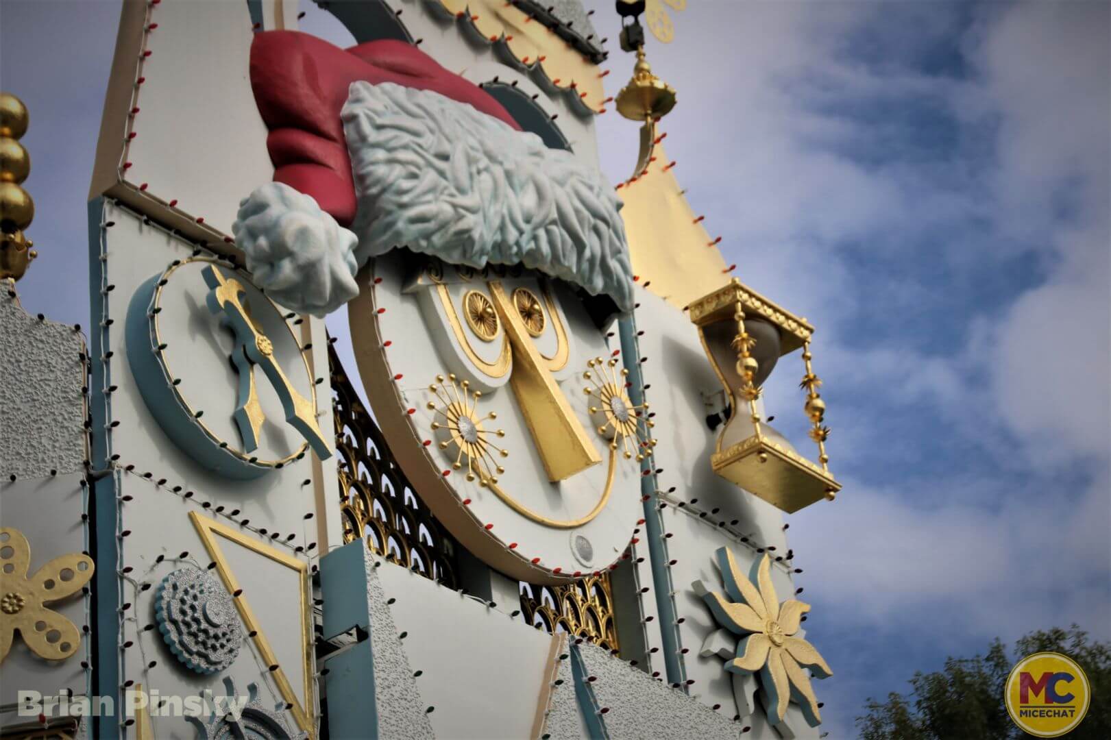 , Disneyland Update: Magic Key Lawsuit, Zany Maynard Fun, and Ho Ho Ho