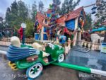 Disneyland ToonTown Christmas goofys house 2-micechat