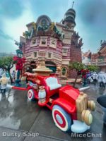 Disneyland ToonTown christmas 2-micechat