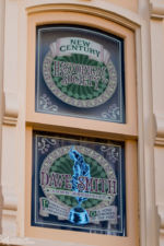 Disneyland_Main_Street_USA_Dave_Smith_window_DSC_9083-X4