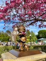 Disneyland Pink Trees Hub Minnie Mouse-micechat