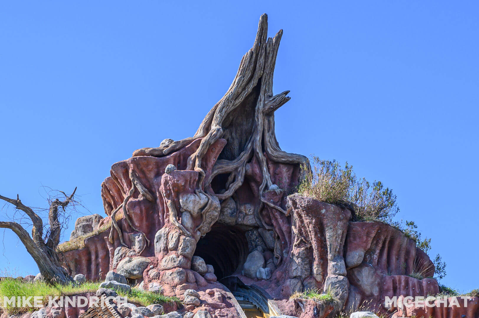 , Disneyland Update – Relighting the Night, Trams Take Flight, Out of Sight