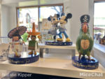 disneyland-downtown-disney-wonderground-gallery-disney-world-50th-figures-small-world-mickey-minnie-and-pirates-parrot