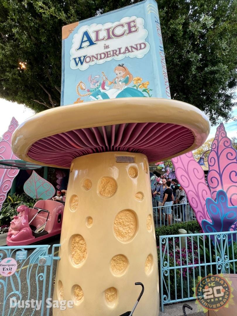 MouseTour - Alice in Wonderland Mushroom
