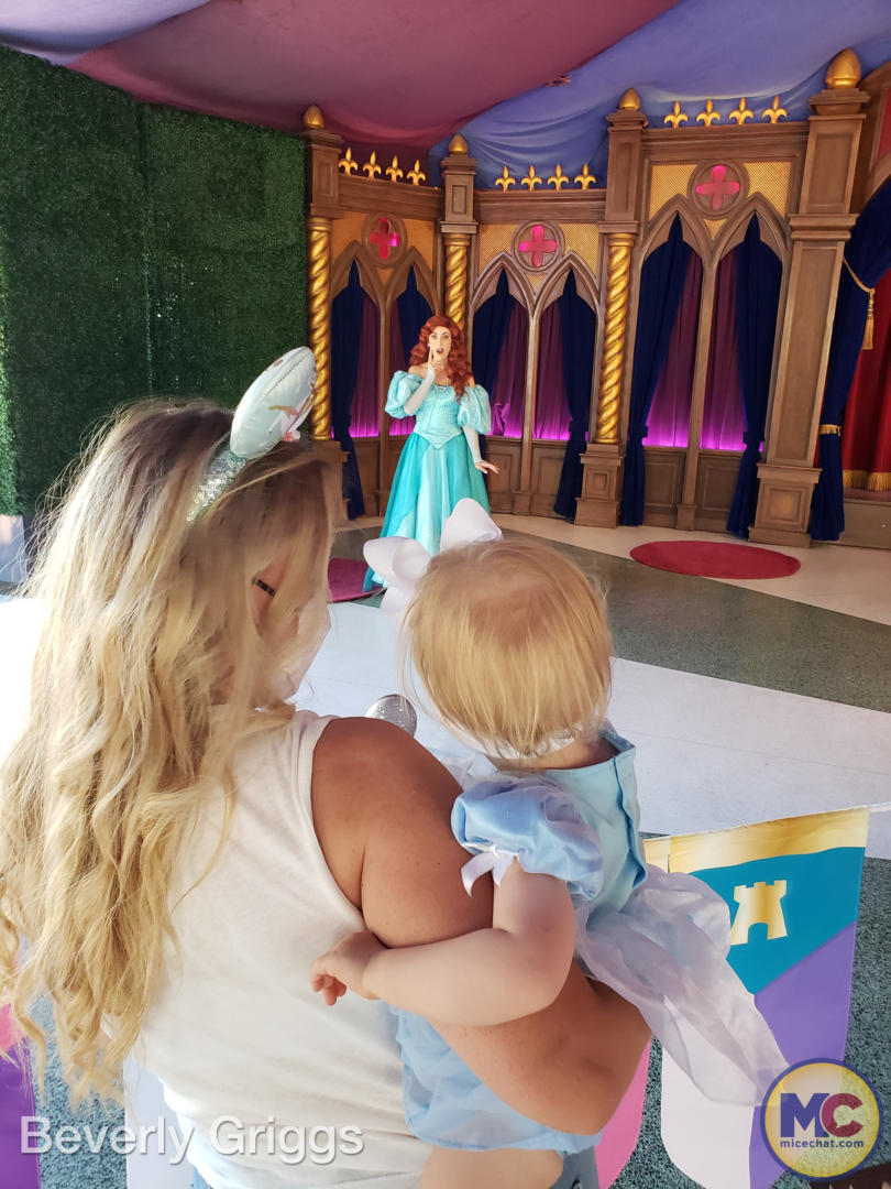 character meet greets return, Character Hugs Return to the Disney Parks – New Details