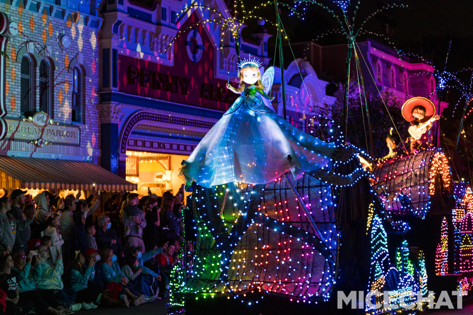 , Your Guide To Disneyland Entertainment and Spectaculars for Summer 2022