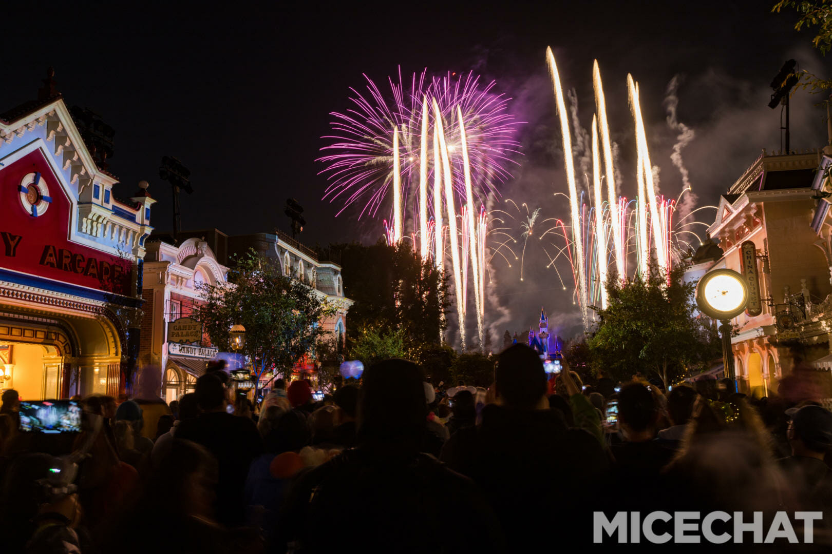 , Disneyland News & Photo Update – Everybody Scream!