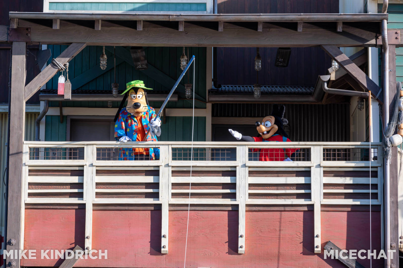 character meet greets return, Character Hugs Return to the Disney Parks &#8211; New Details