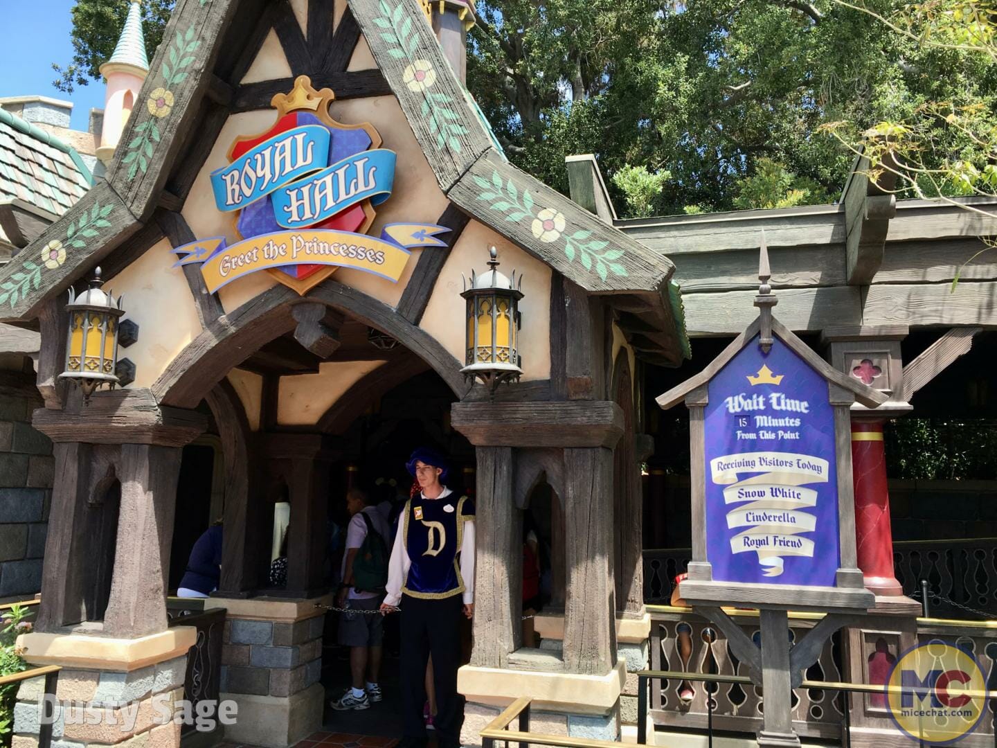 character meet greets return, Character Hugs Return to the Disney Parks – New Details