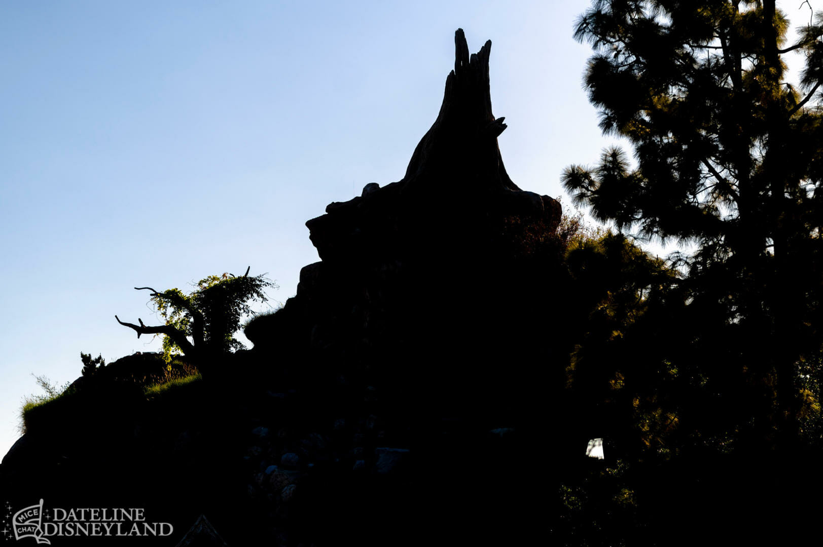 Pruning Disneyland's treehouses, Dateline Disneyland: Tarzan’s Treehouse Out, Characters Return, Crowds Surge