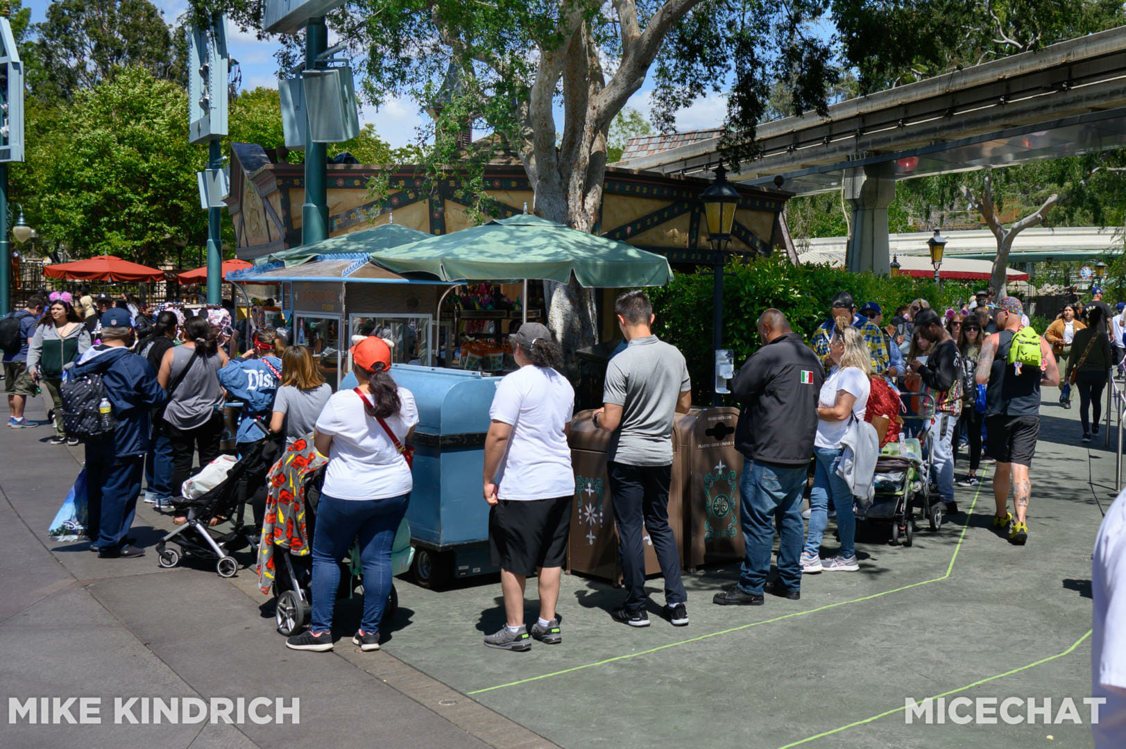 , Disneyland Update – Electric Entertainment, Magic Key Blues & Rumors Too
